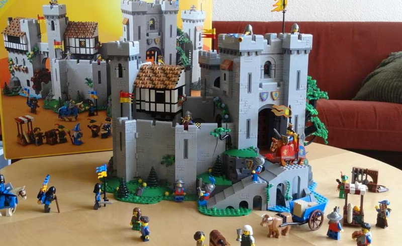 LEGO Leeuwenridders kasteel 10305 display
