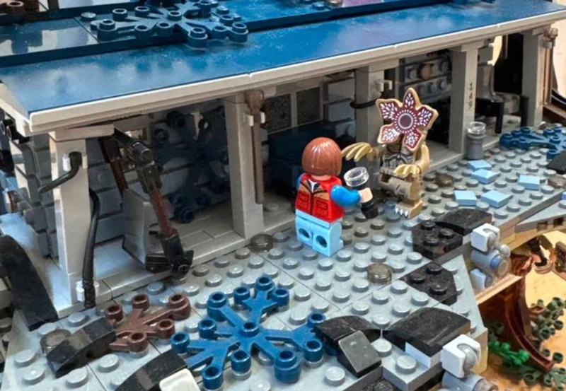 LEGO The Upside Down 75810 huis en omgekeerde wereld