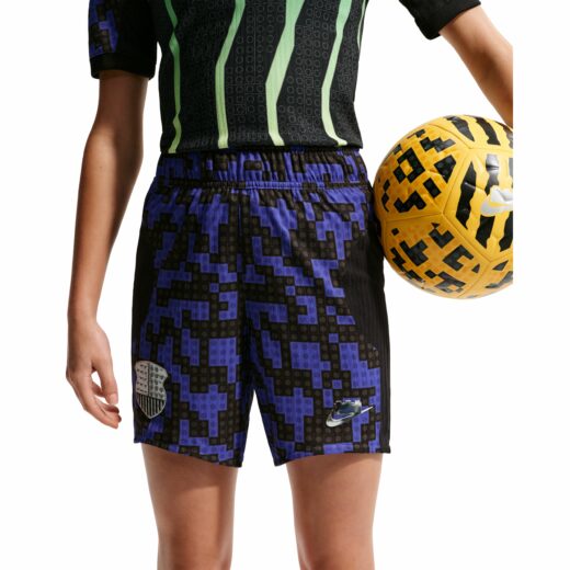 Nike x LEGO collectie Aero-FIT short voor oudere kinderen