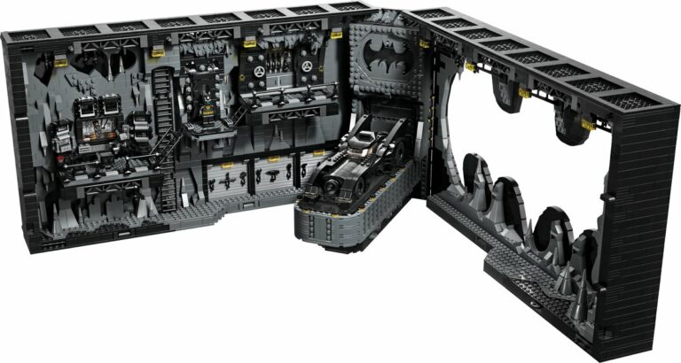 LEGO Batman Batcave Shadow Box 76252